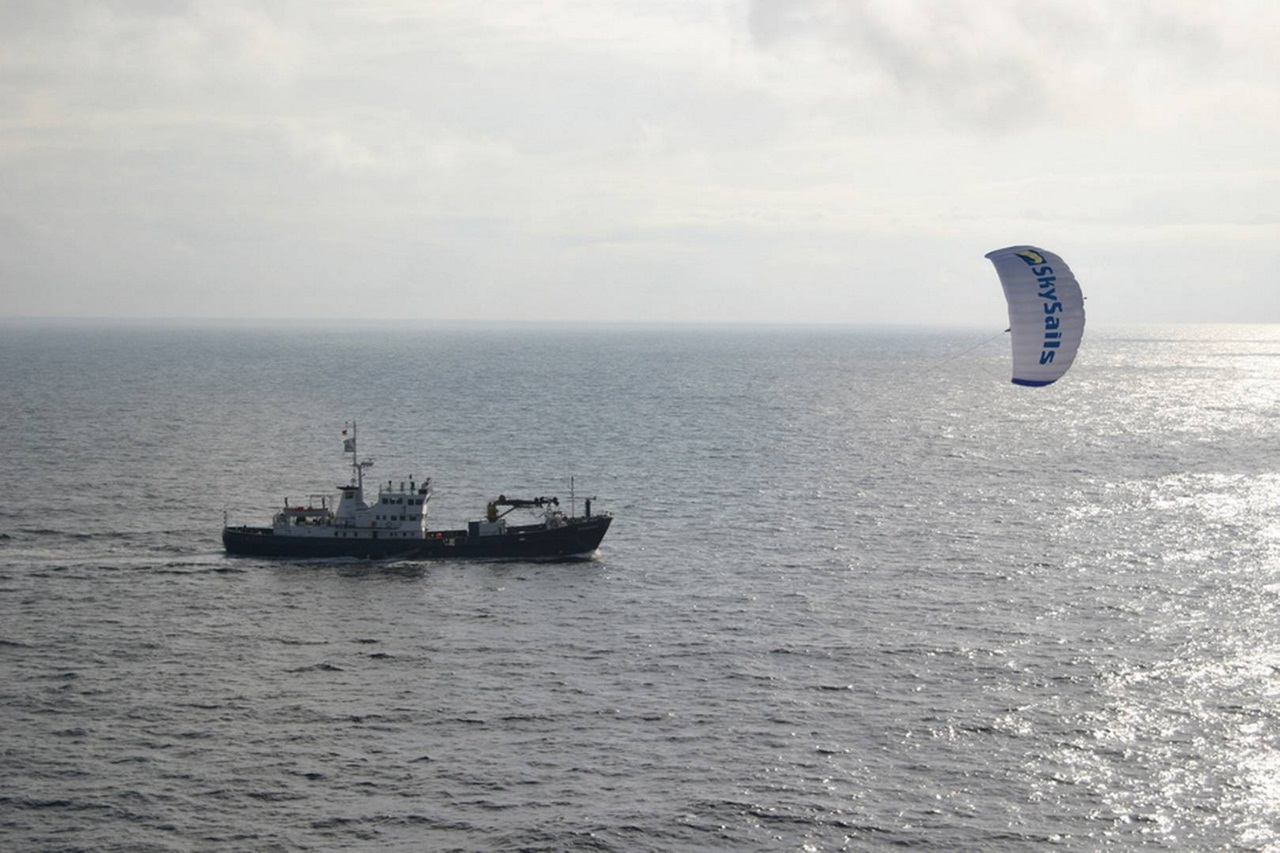 Грузовое судно с тягой в виде воздушного змея змеев, воздушных, SkySails, флота, судов, удалось, коробчатых, топлива, можно, компания, будет, войны, высоту, корабль, лейтенант, компании, Beluga, только, установки, воздушные