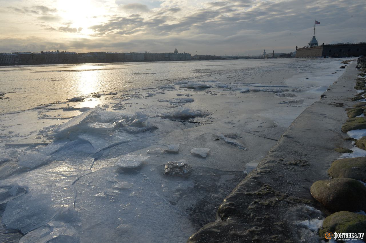 Ледовая река. Замерзшая река 2008. Лед на реке. Ледяная река. Река скованная льдом.