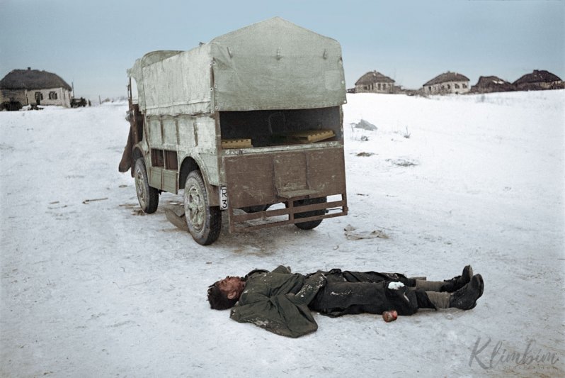 Итальянский водитель грузовика Fiat, его судьба была уже предрешена. Сталинград, 1943 год. Великая Отечественная, авто, вов, военная техника, война, ретро фото, старые фотографии, фотографии