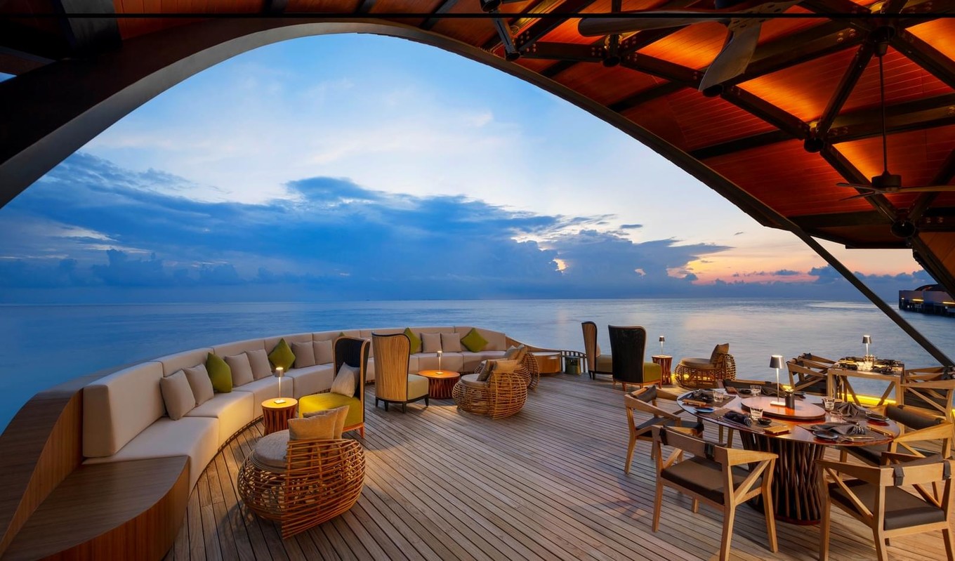 Отель The Westin Maldives Miriandhoo Resort на Мальдивах