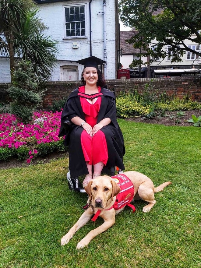 Пес возле хозяйки