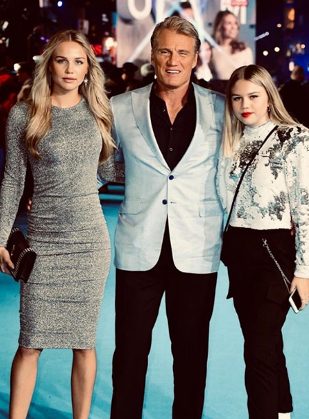 Все внимание на обручальное кольцо: Дольф Лундгрен и его молодая невеста на прогулке в Лос-Анджелесе Свадьбы,Платья и кольца