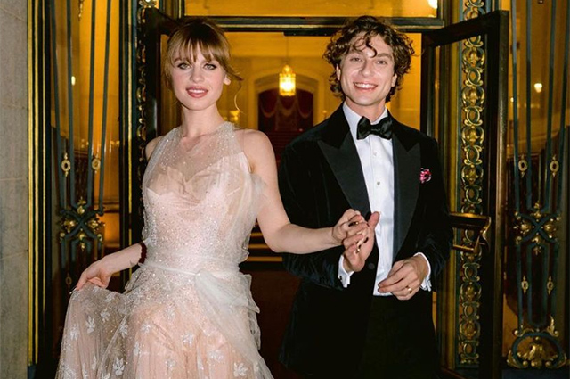 Платья от Джона Гальяно, звезды среди гостей и собачка с кольцами: как прошла свадьба наследницы миллиардера Айви Гетти