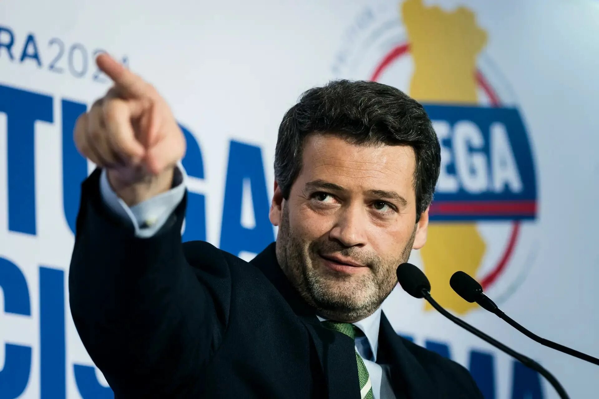 "Дети мои, аэропорт неподалеку!" Яркий ответ португальского политика всем недовольным на запрет никабов