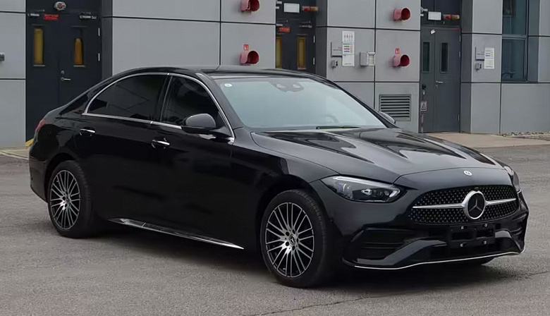  Mercedes-Benz C-класса наконец-то получил 2,0-литровый мотор в базе, но пока только в Китае