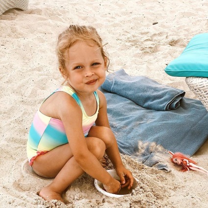 Рита Дакота с дочкой и возлюбленным отдыхает в Сочи Рита Дакота с дочкой и возлюбленным отдыхает в Сочи Экстерьер