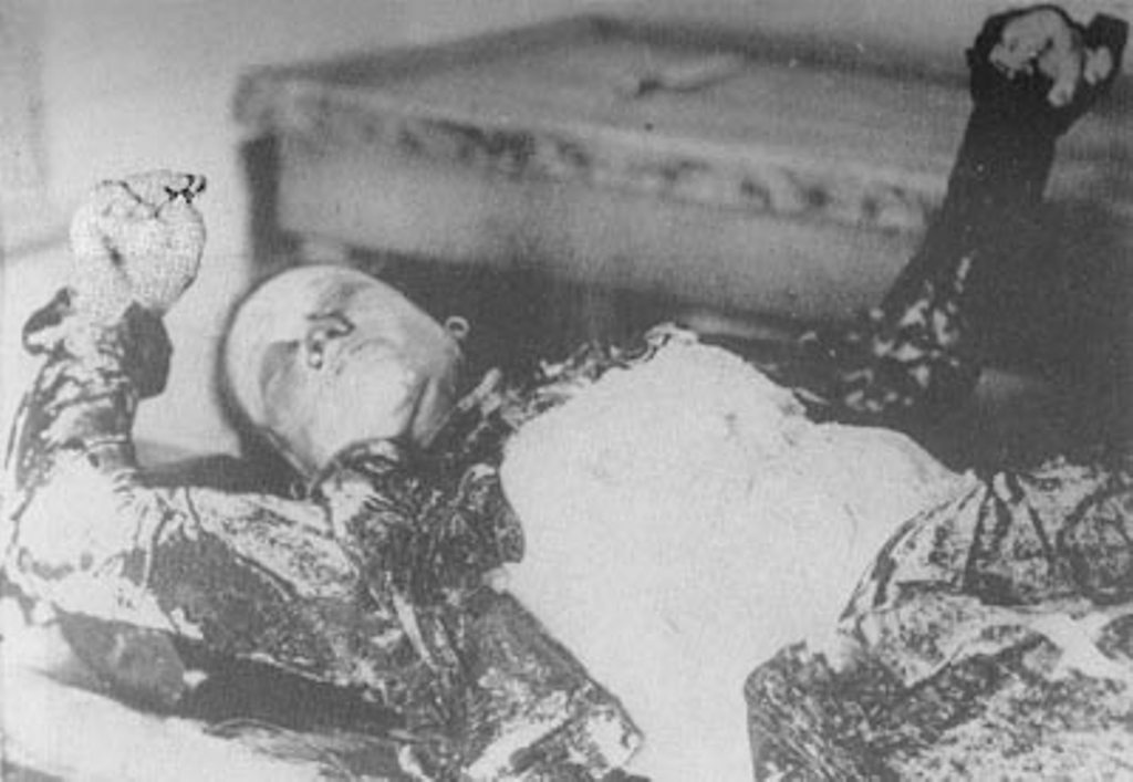 Пермь. Станция Георгиевская. Труп женщины. Три пальца правой руки сжаты для крещения. 