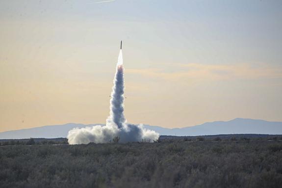 Медведев: у России есть оружие не хуже американских HIMARS, «которое точность и глубину поражения имеет такую же и лучше»