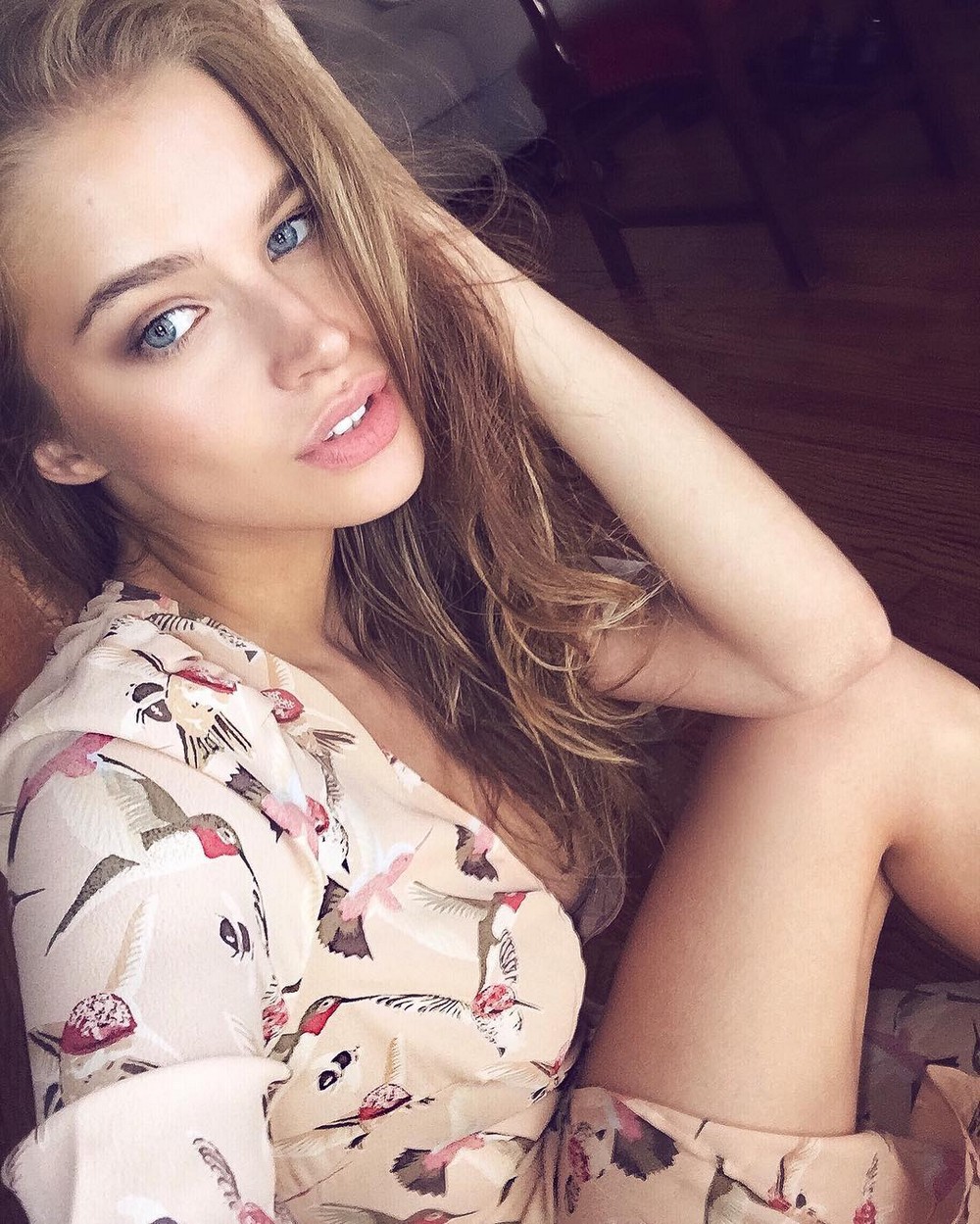 Красивые девушки в летних платьях Красивые девушки в летних платьях позитив