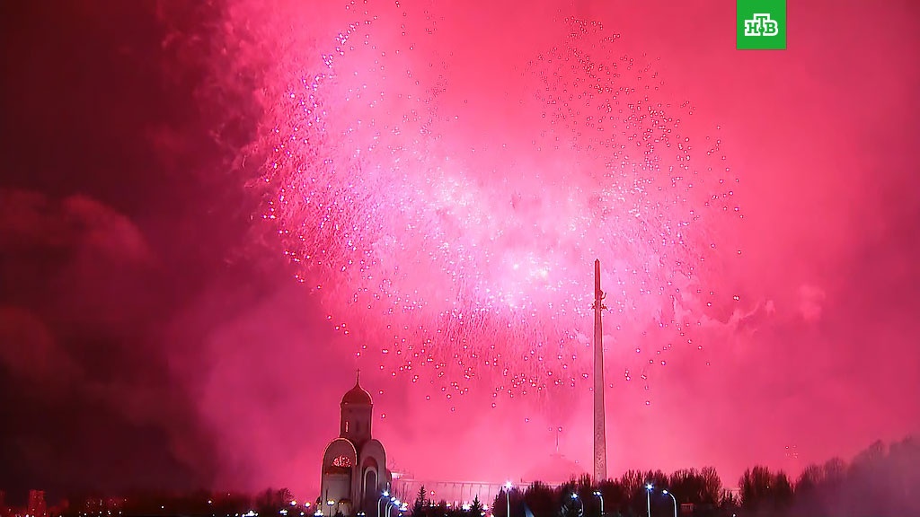 Салют в честь Дня защитника Отечества в Москве: видео