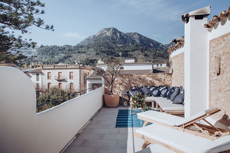 Прекрасный таунхаус на Майорке, который не утратил своего исторического обаяния Прекрасный таунхаус на Майорке, который не утратил своего исторического обаяния бассейн,интерьер и дизайн,Испания,каменный дом,Майорка,средиземноморский стиль,таунхаус