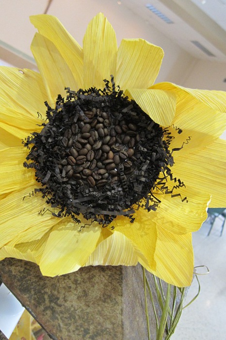 Подсолнухи из кукурузных листьев с кофейными зернами, Подсолнухи из кукурузных листьев с кофейными зернами, сделай сам,Хенд мейд,цветы из фетра