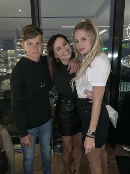 Оксана Лаврентьева показала архивные фото с дочерью в честь её 28-летия Лаврентьева, дочерью, АлинойОксана, Алина, Оксана, матерью, родила, АлинойАлина, ЛаврентьеваПак, ЛаврентьеваПакОксана, замужем, 47летняя, правления, председателя, Костин, заместителем, Антоном, Андрей, глава, оказался