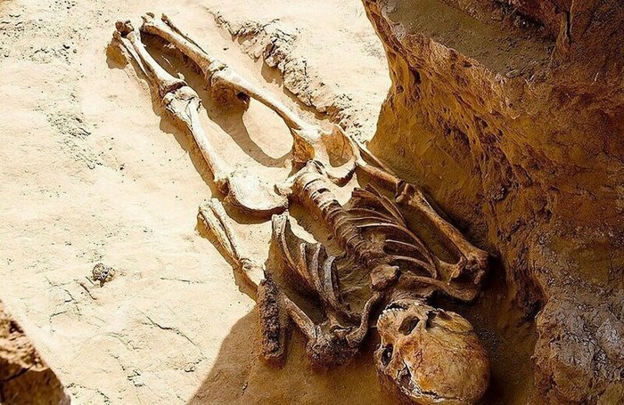 Астраханский фермер обнаружил на своем участке 2000-летнее захоронение с драгоценностями Археология, Находка, Длиннопост, Астрахань