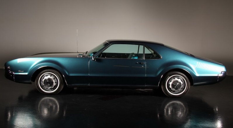 Интересная реставрация половины Oldsmobile Toronado Интересная реставрация половины Oldsmobile Toronado авто