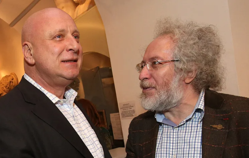 Испуганного патриота Урганта пригрела старая волосатая рука