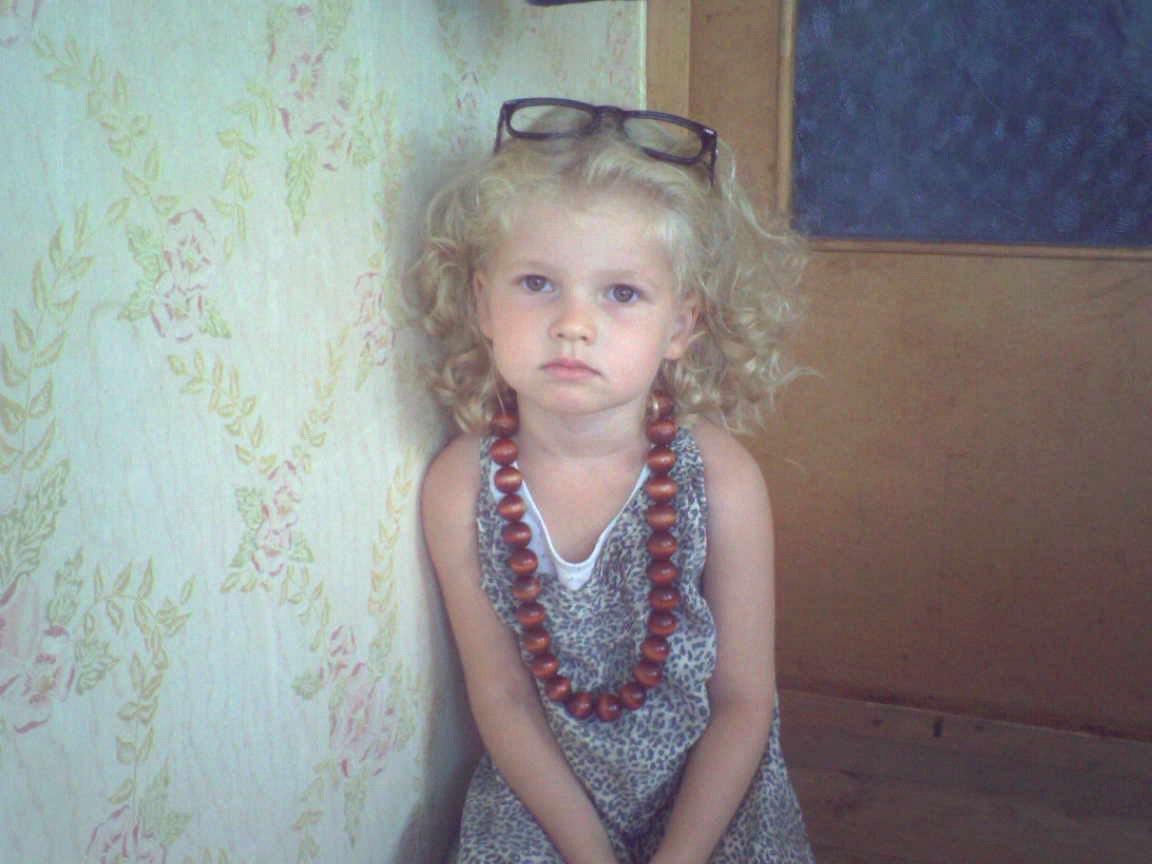 А кто это сделал? Редакция Parents.ru поздравляет всех женщин с 8 марта трендом «покажи свою команду в детстве» стать, Мечтала, редактор, потому, любила, Теперь, который, каждый, начала, знает, детские, заместитель, главного, Любила, ходить, Сейчас, своего, спать, день —, звезд