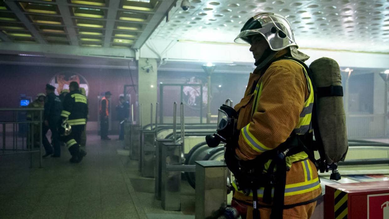 Сотрудники МЧС проверили метро Екатеринбурга после сообщения о «минировании» станций