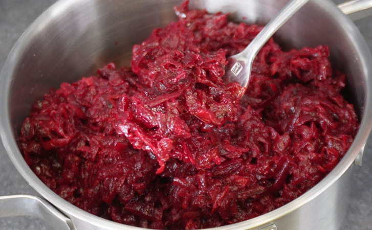 Свекольная икра-выручайка: готовим кастрюлю сразу, можно подать и салатом, и гарниром, и просто мазать на хлеб - похожая новость на Toplenta