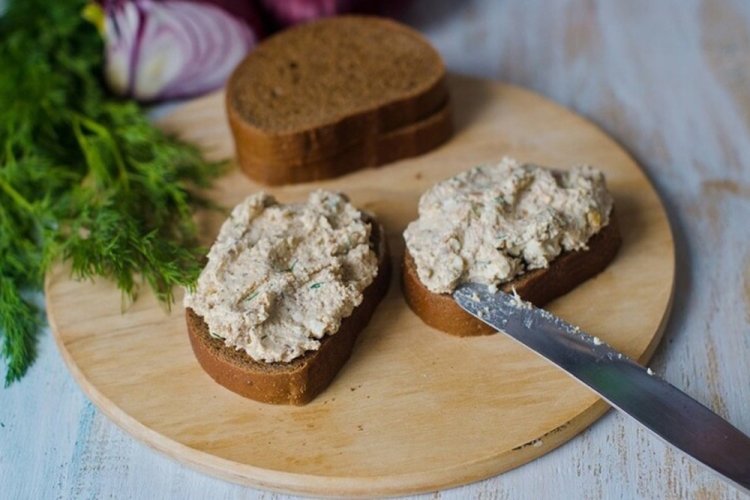 Паштет из селедки с маринованными грибами