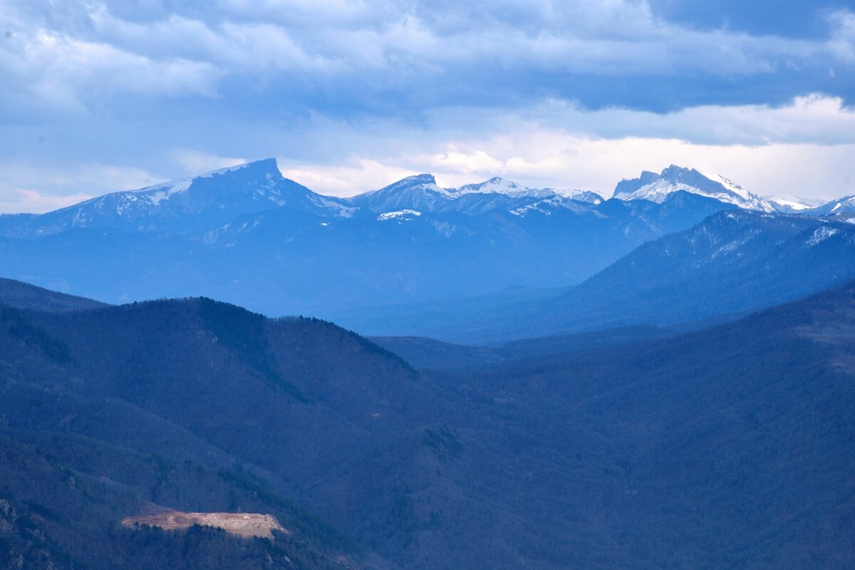 Вид на горы Тхач, Ачежбок