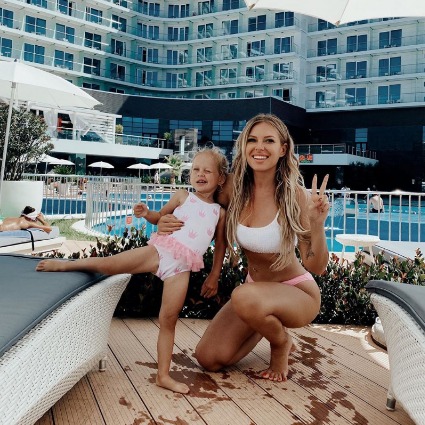 Рита Дакота с дочкой и возлюбленным отдыхает в Сочи Рита Дакота с дочкой и возлюбленным отдыхает в Сочи Экстерьер