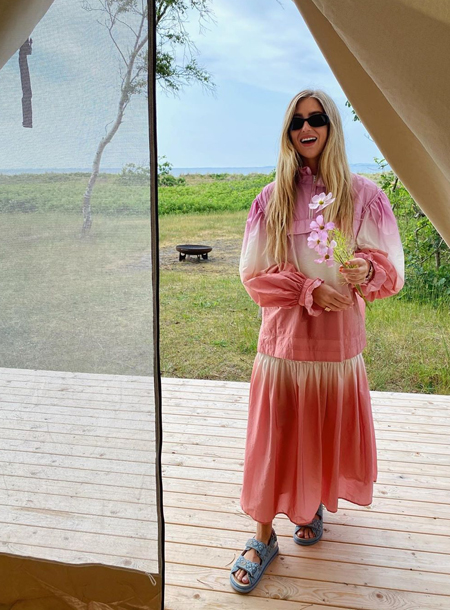 Стиль fashion-инфлюенсеров: свободные отношения Эмили Синдлев с цветовым спектром и резонирующими принтами Стиль fashion-инфлюенсеров: свободные отношения Эмили Синдлев с цветовым спектром и резонирующими принтами Мода,Стиль звезд