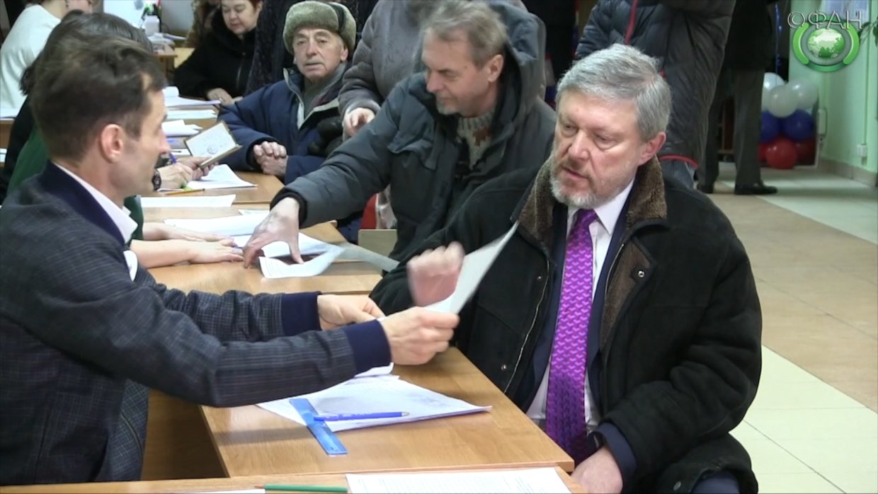 Кандидат в президенты Явлинский проголосовал на выборах главы государства. ФАН-ТВ
