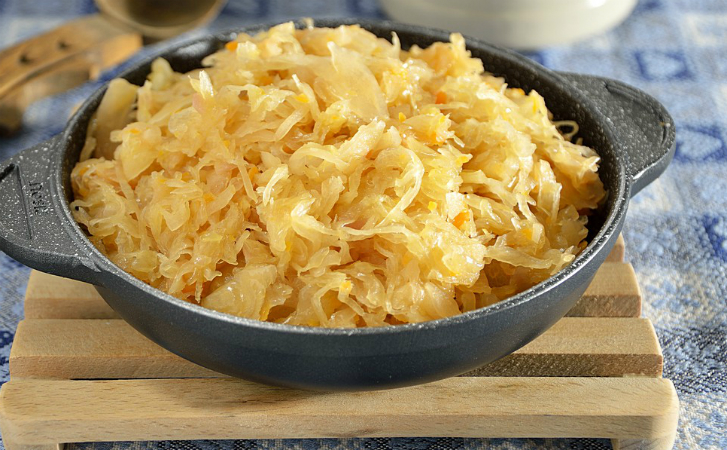 Квашеная капуста в духовке. Немецкая квашеная капуста Sauerkraut. Sauerkraut – квашеная капуста немцев. Квашеная капуста по немецки. Кислая капуста в Германии.