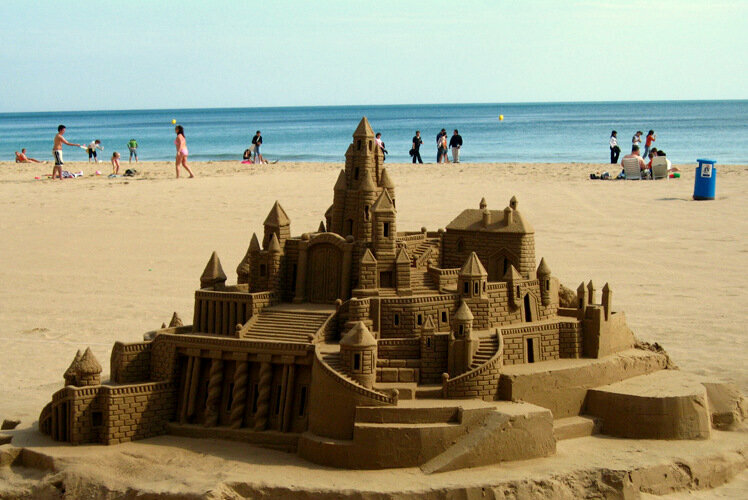 Замок на песке.