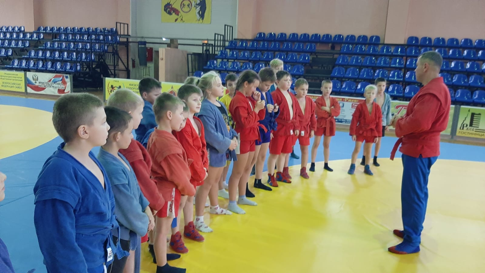 В ржевской школе провели тренировку для детей по проекту «Za самбо»