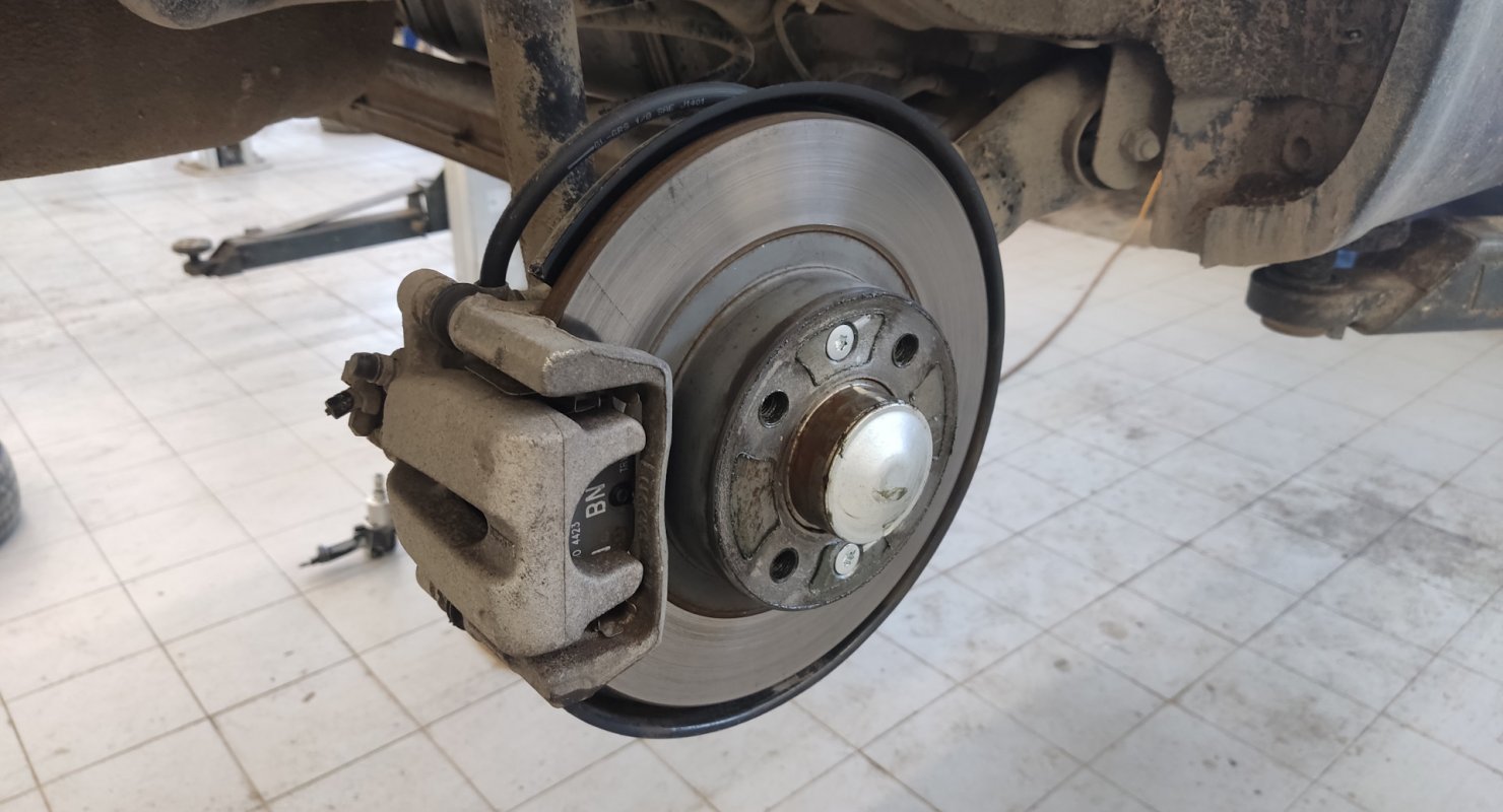 Что автовладельцы чаще всего забывают менять при обслуживании своего автомобиля?