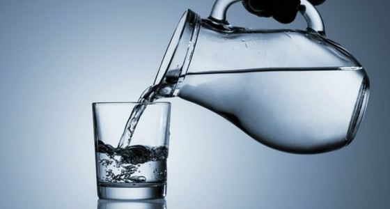 Рекордсмен суточную норму воды может выпить за 4,88 секунды