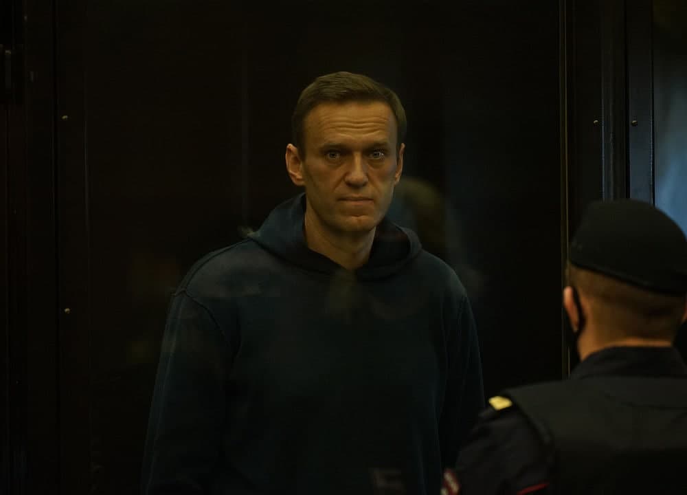Как ожидалось, суд отменил Навальному условный срок по давнему делу "Ив Роше". 3, 5 года колонии общего режима! Навальный,приговор