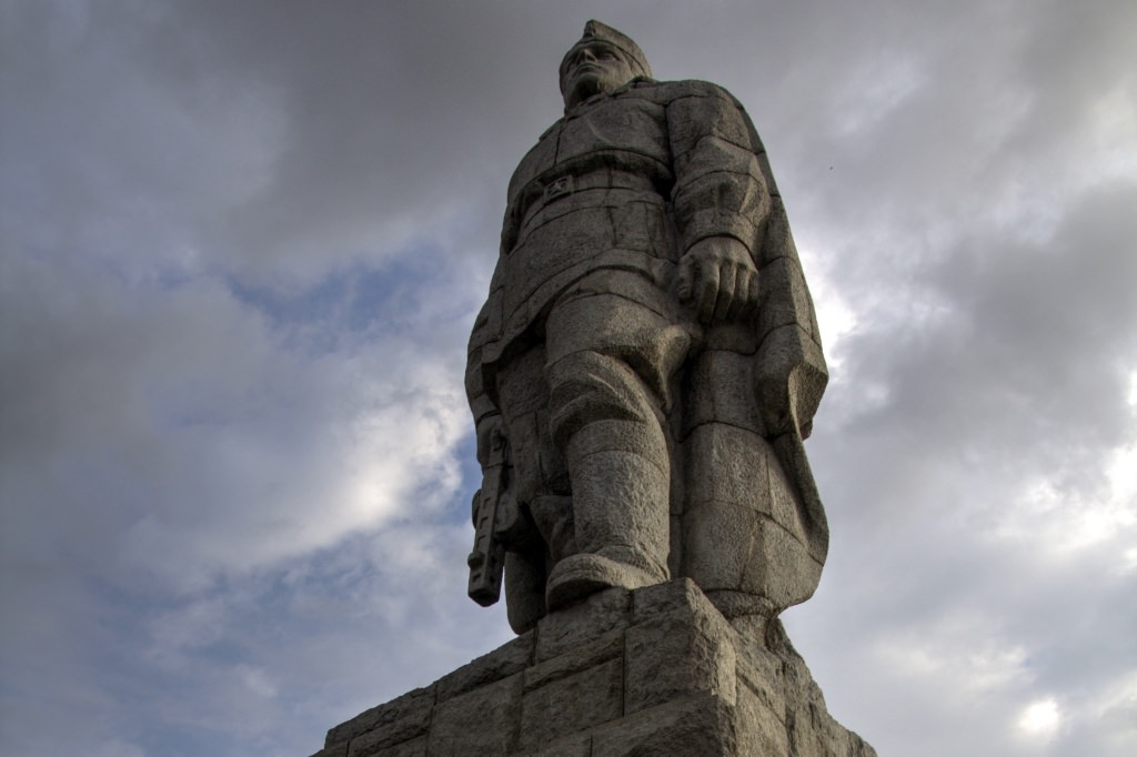 Стоит ли памятник алеше в болгарии сейчас. Памятник алёше в Болгарии. Памятник советскому солдату в Болгарии Алеша. Алёша (памятник, Пловдив). Памятник советскому солдату-освободителю Алеше (Болгария).