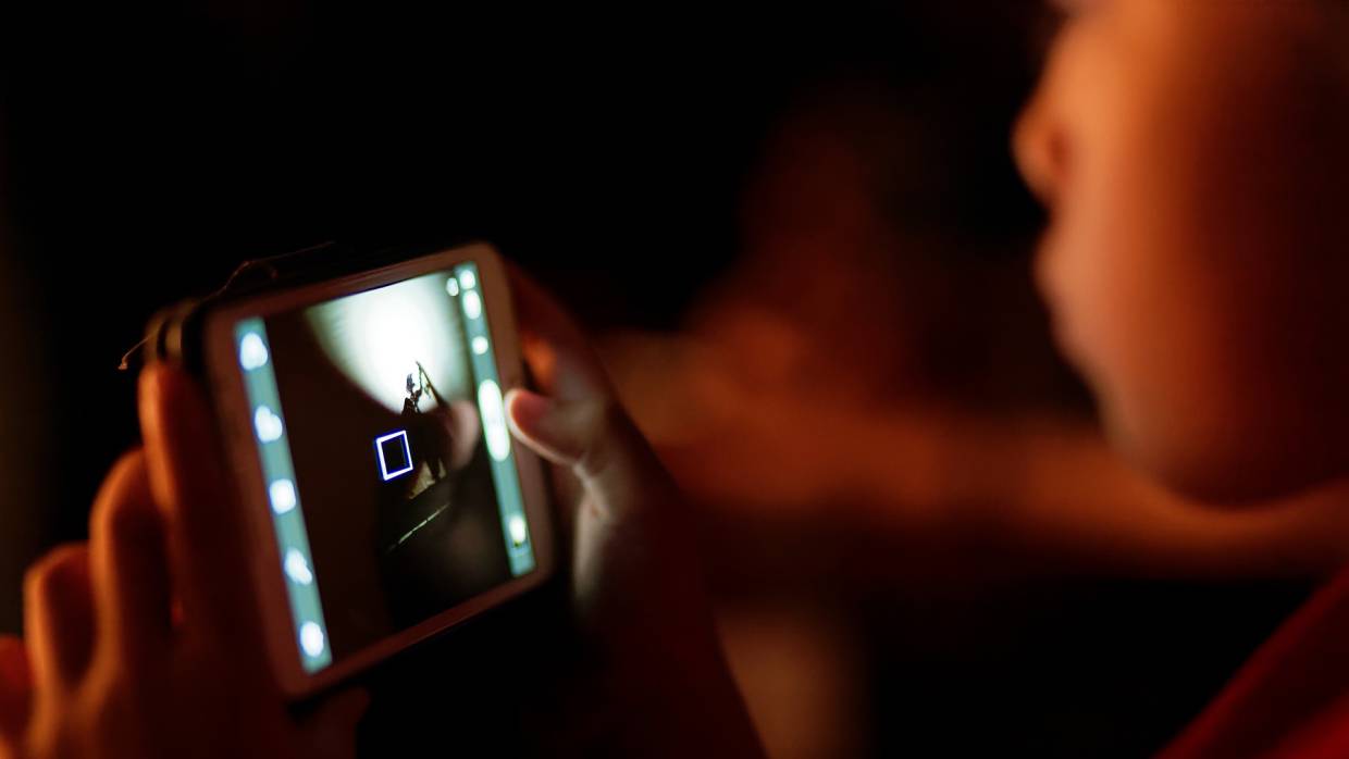 Бизнес-аналитик Ильичева объяснила, зачем смартфоны постоянно за нами следят Бизнес-аналитик Ильичева объяснила, зачем смартфоны постоянно за нами следят Технологии