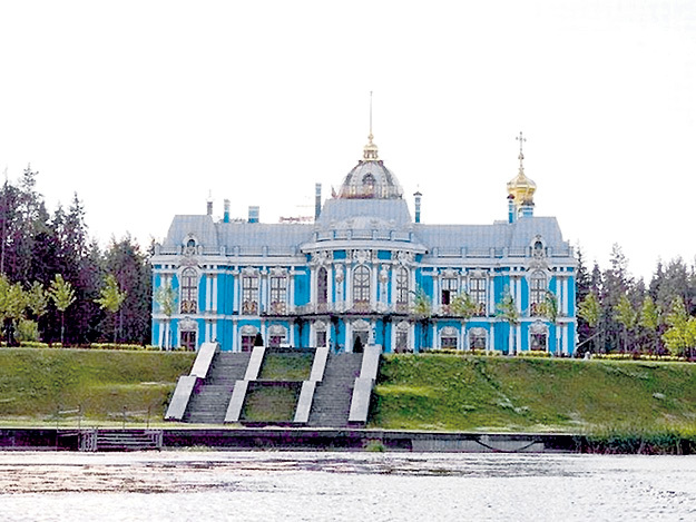 Бизнесмен ВАСИЛЬЕВ отгрохал себе под Питером дворец - точную копию Екатерининского...