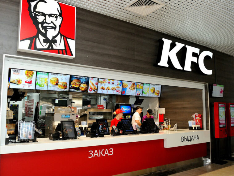 Владеющая KFC компания ведет переговоры о продаже российских ресторанов