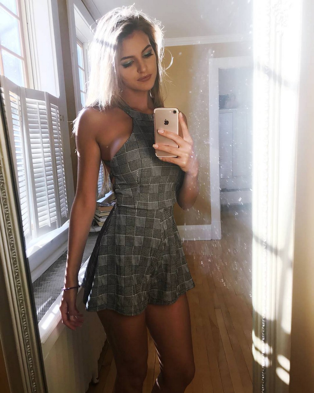 Красивые девушки в летних платьях Красивые девушки в летних платьях позитив