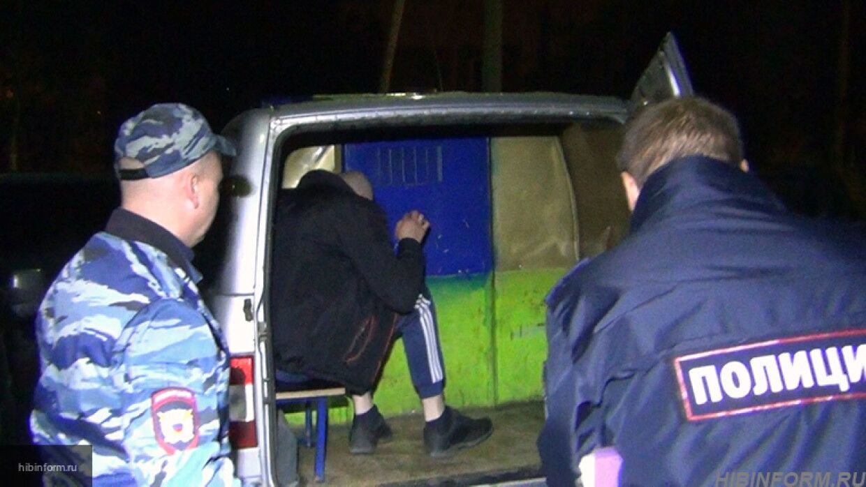 Житель Севастополя попытался избежать задержания при помощи голых ягодиц