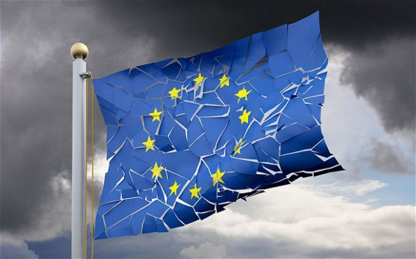 Советник президента США Бэннон назвал ЕС ущербной конструкцией