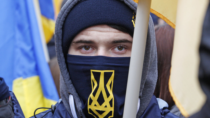 Недобитые каратели зиговали, оскорбляя украинских ветеранов в День Победы