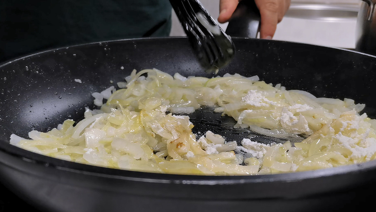 Научил грузинский повар. Ставит на ноги в раз, а вкусно как! Теперь только его и готовлю, после застолья такой супчик просто незаменим нужно, когда, только, можно, чтобы, варим, немного, момент, конце, просто, совсем, очень, практически, супчик, сразу, куринолуковый, такая, такого, вариант, курицу