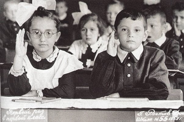 Знаменитости делятся в сети своими детскими фото и без подсказок тут не разобраться Знаменитости делятся в сети своими детскими фото и без подсказок тут не разобраться детские фотографии,знаменитости,шоу-бизнес