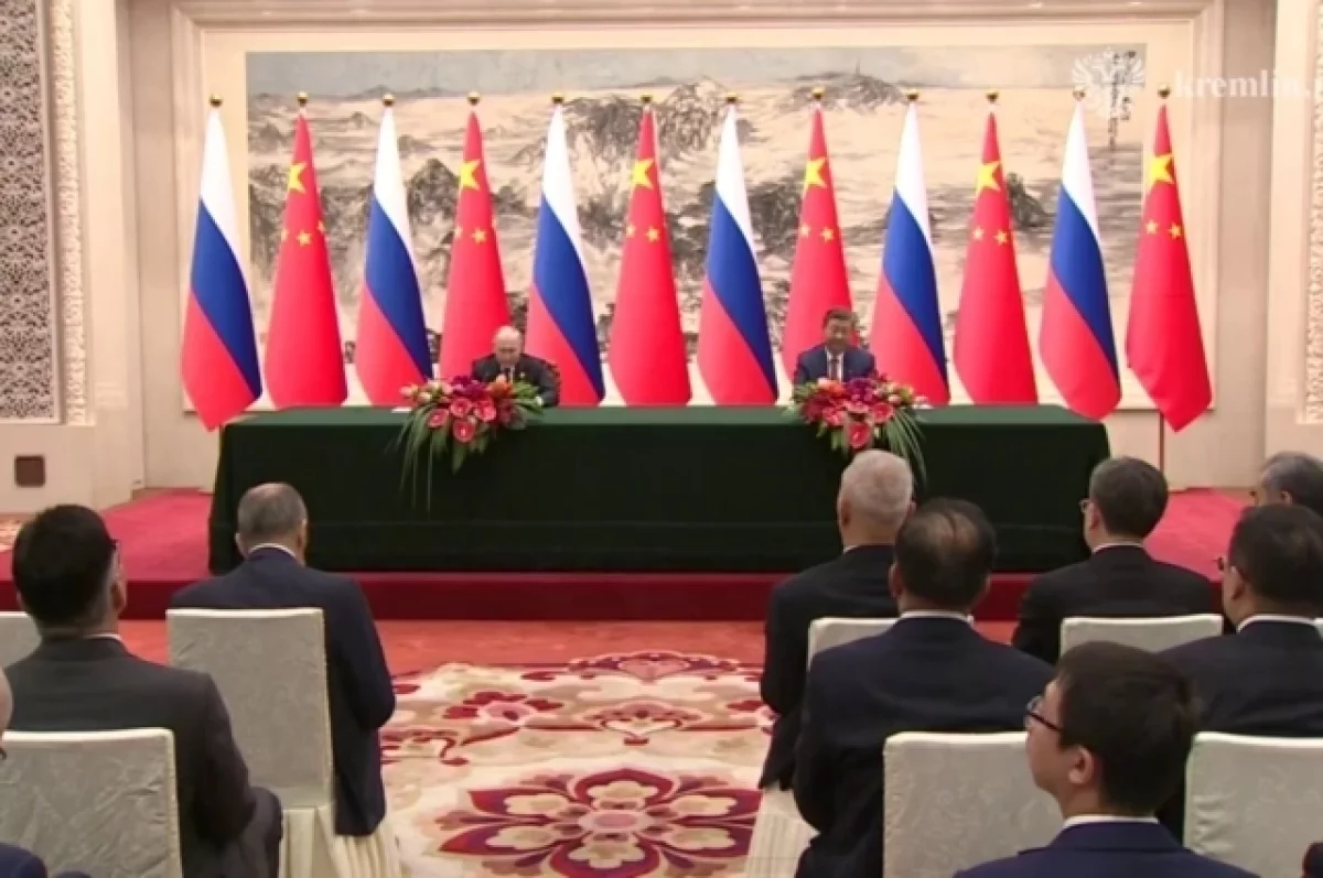 Путин: РФ и КНР договорились укреплять контакты по линии банков