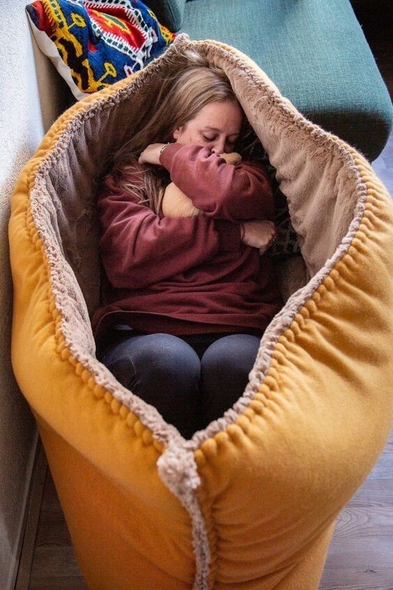 Странные и такие привлекательные диваны, с которых вставать вообще не хочется Странные и такие привлекательные диваны, с которых вставать вообще не хочется Дизайнеры, офисного, Нейросеть, такое, нарисует 5, Детям, таком, точно, будет, скучно 6, Вариант, огромного, бабла 7, отдыха 8 9, малогабаритный, шариков 10, Тренды, современной, мебели 11 12 13, страннее