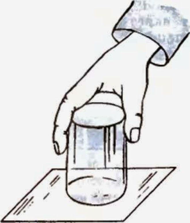 Опыт бумага стакан вода. Опыт вода в перевернутом стакане. Опыт перевернутый стакан. Перевернутый стакан с водой. Эксперимент с стаканом и водой.