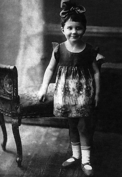 Как выглядела в детстве незабвенная Элина Быстрицкая и как преображалась ее красота на протяжении жизни, изображение №3