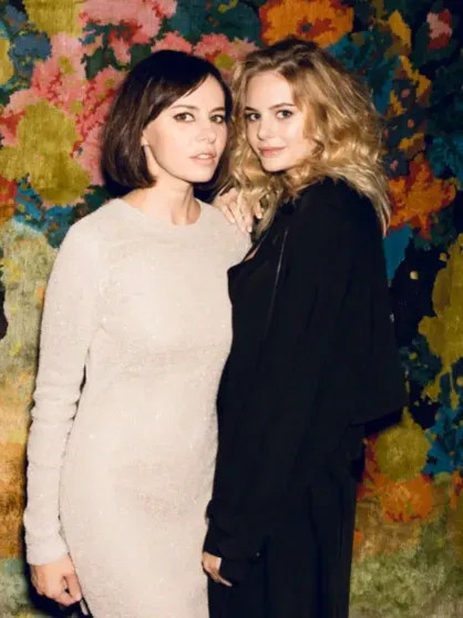 Оксана Лаврентьева показала архивные фото с дочерью в честь её 28-летия Лаврентьева, дочерью, АлинойОксана, Алина, Оксана, матерью, родила, АлинойАлина, ЛаврентьеваПак, ЛаврентьеваПакОксана, замужем, 47летняя, правления, председателя, Костин, заместителем, Антоном, Андрей, глава, оказался