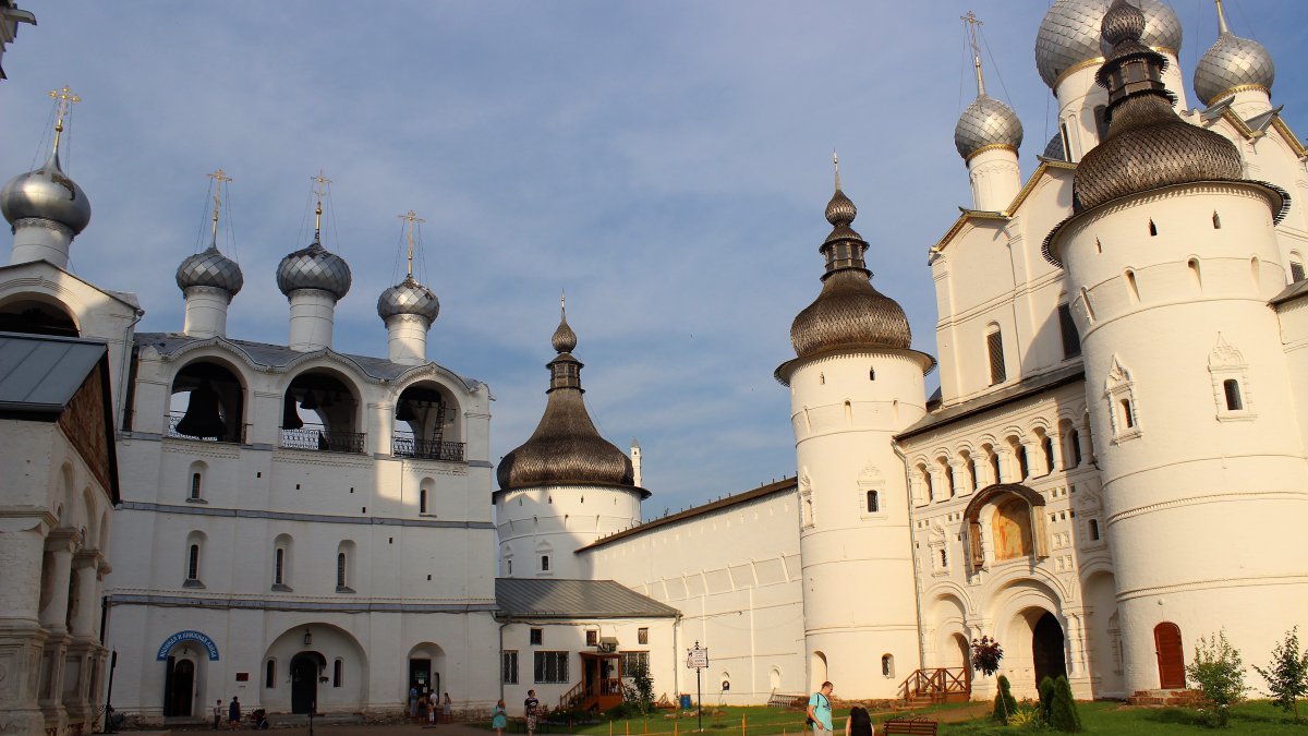 Переславль залесский ростов ярославль. Переславль-Залесский Кремль. Переславль Кремль. Переславль-Залесский Ростов Ярославль достопримечательности. Переславль-Залесский белый Кремль.